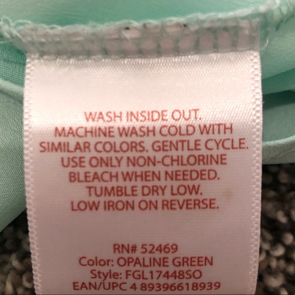 BUNDLE - 6 Women’s Blouses - Picture 5 of 5